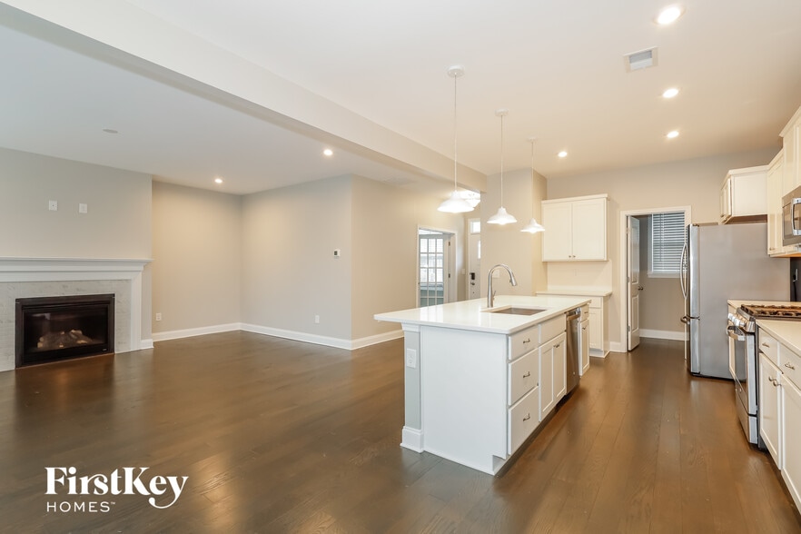 Building Photo - 393 Floating Leaf Way