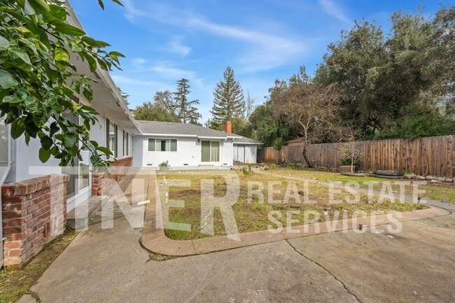 Building Photo - 6218 Stanley Ave