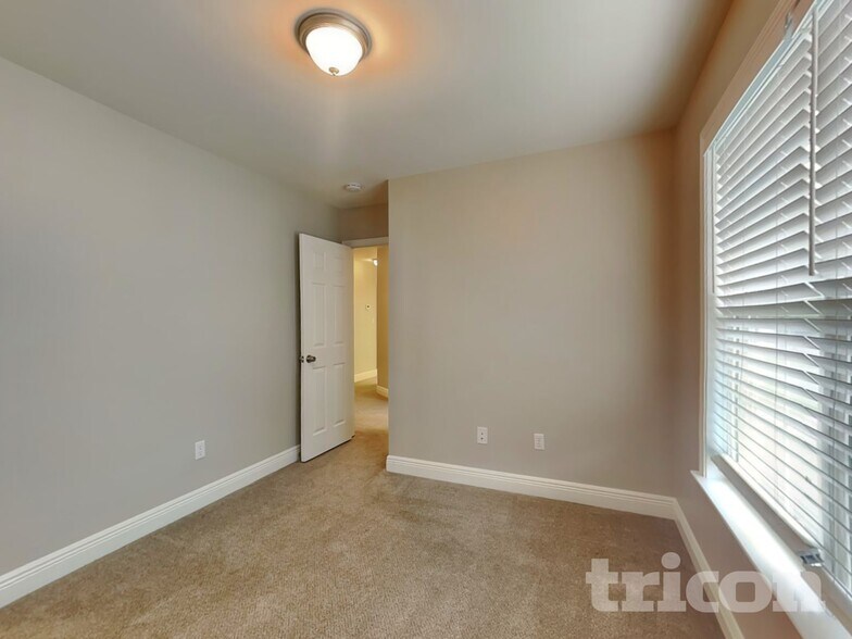 Building Photo - 461 Kimball Loop