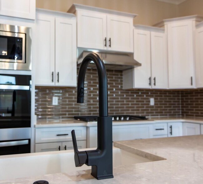 Building Photo - 5698 Ardsley Dr E