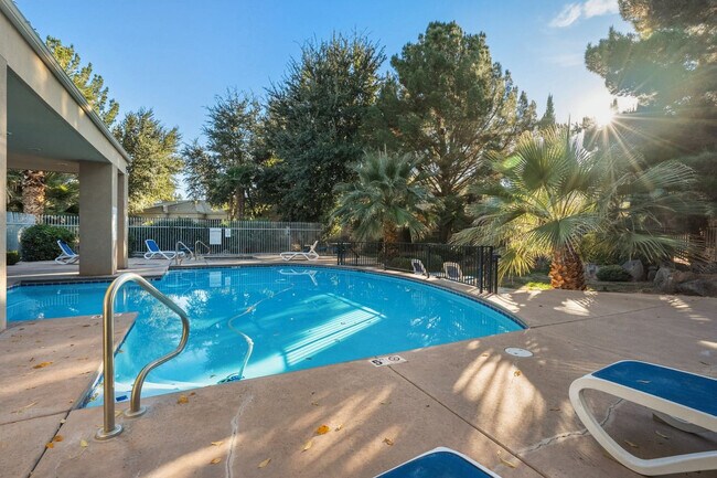 Building Photo - 225 N Country Ln