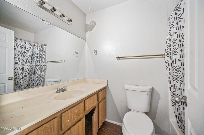 Building Photo - 520 W Clark St