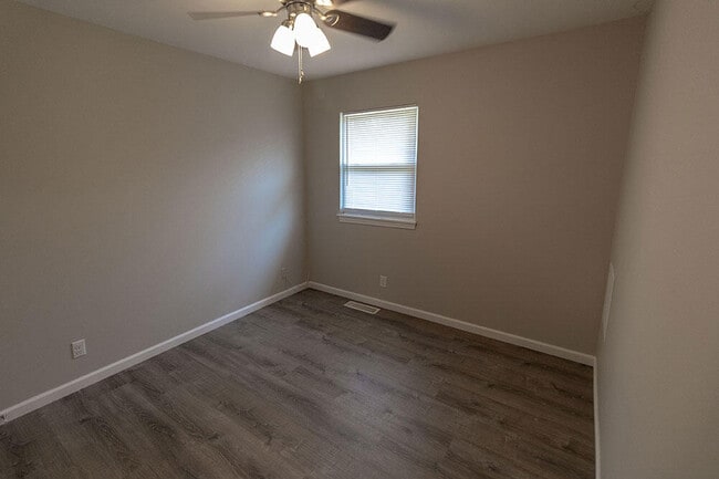 Building Photo - 7300 N Moberly Dr