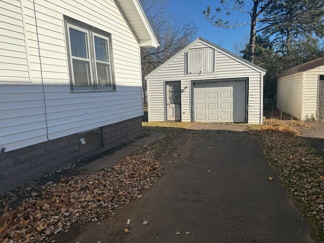 Building Photo - 5 bedroom 2 bath close to UMD & CSS