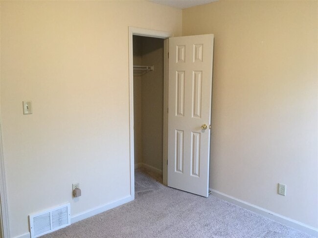 Building Photo - 10144 Lynham Dr