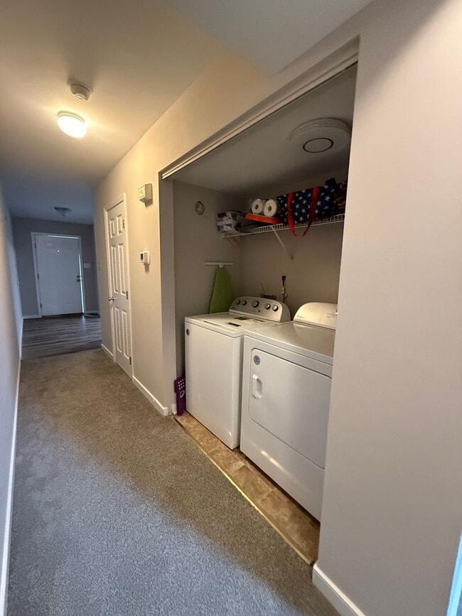 Building Photo - $2545- SPACIOUS 4 BEDROOM 2.5 BATH HOME IN GLEN ALLEN