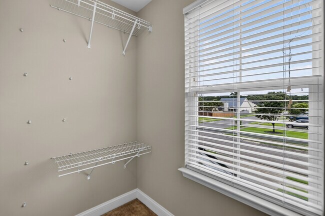 Building Photo - 152 Spindle Way