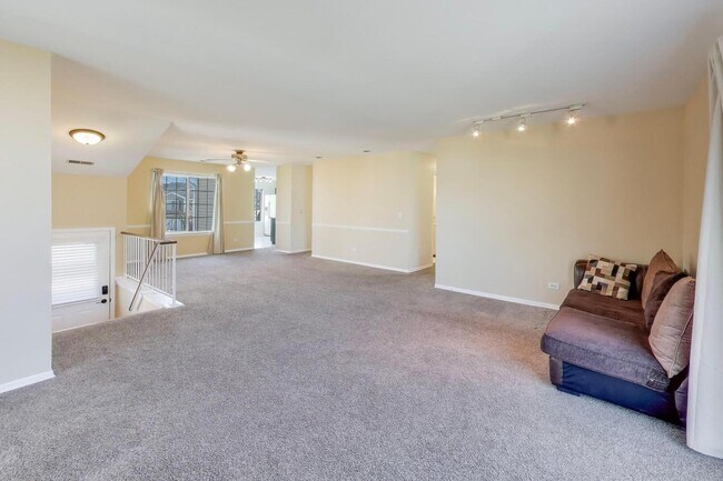 Building Photo - 2122 Southwind Cir