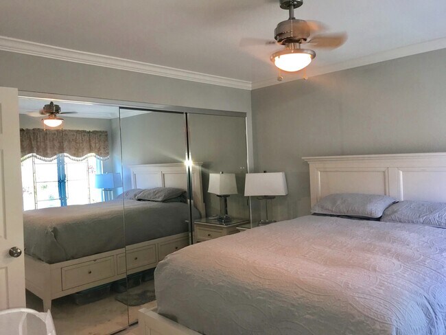 Building Photo - Beautiful View!! 2 Bed/2 Bath Condo, Hayward