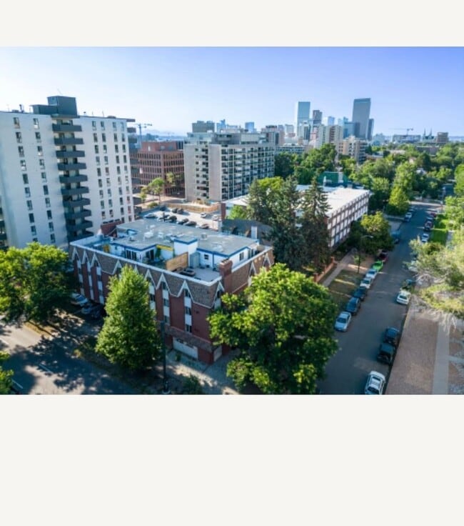 Building Photo - 801 N Pennsylvania St