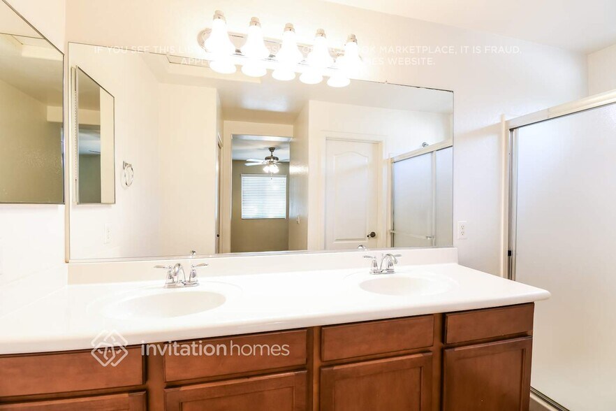 Building Photo - 4201 E Carla Vista Dr