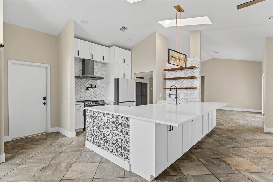 Building Photo - 1021 Corallita Ct