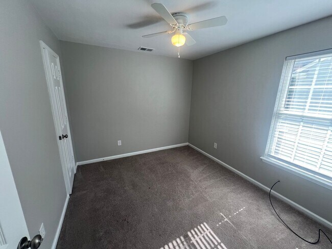 Building Photo - 5018 Huntclub Chase
