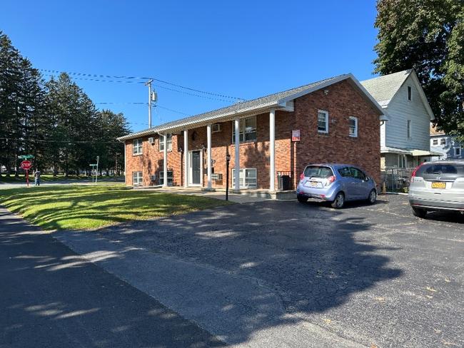Building Photo - 1553 Chrisler Ave
