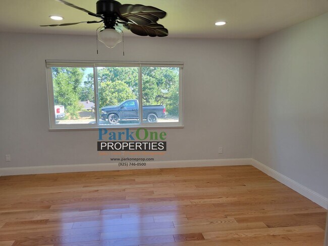 Building Photo - Stunning single level home in Walnut Creek's Parkmead Neighborhood