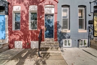 Building Photo - Beautifully Updated Townhome in Prime Loca...