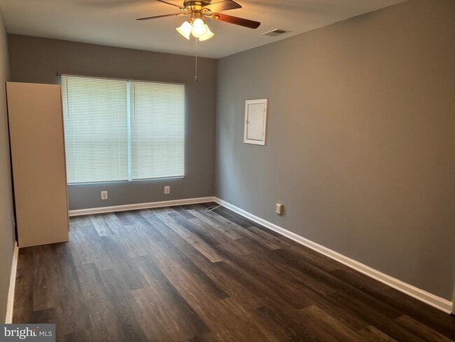Building Photo - 9700 Cedarhollow Ln