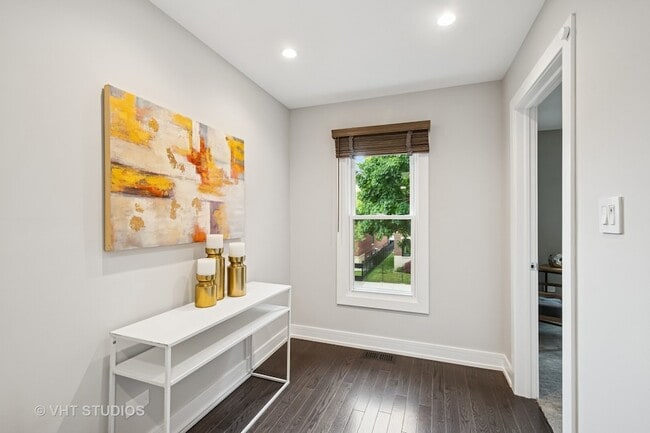 Building Photo - 3125 S Giles Ave