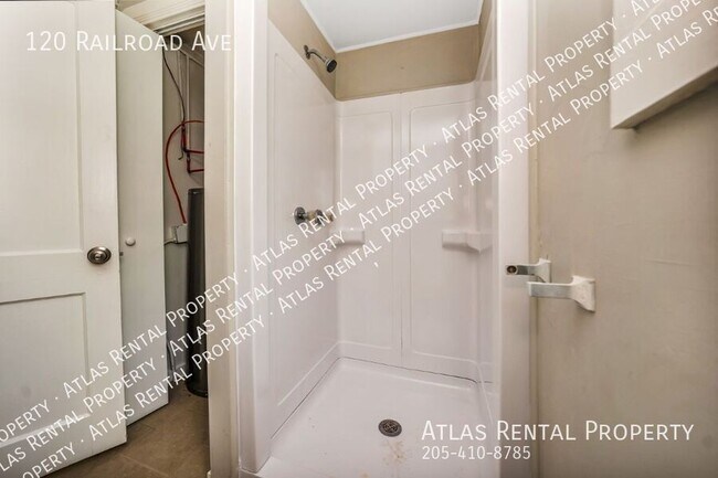 Building Photo - 120 Railroad Ave