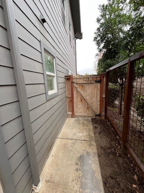 Building Photo - 2029 W Corvina Ave