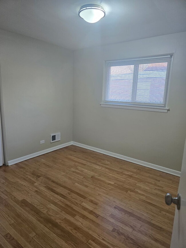 Building Photo - 4116 W 109th St