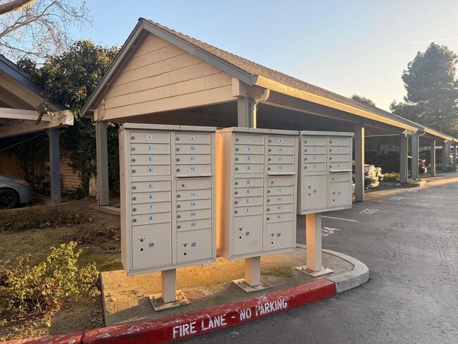 Building Photo - Updated 2 Bedroom, 2 Bath Condo in Gated Summershore Community – San Jose!