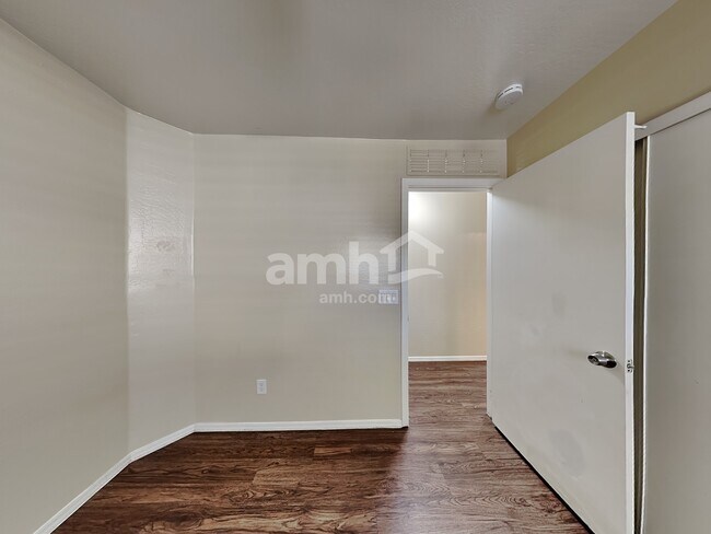 Building Photo - 3712 W Darrow St