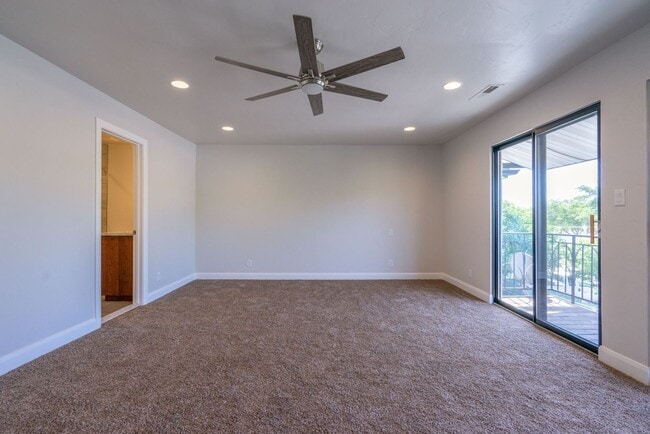 Building Photo - Fully Remodeled Townhome in the Heart of D...