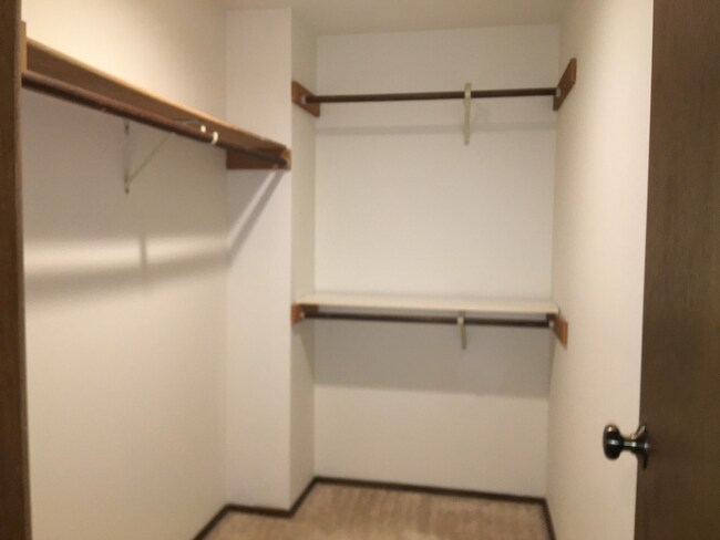 Building Photo - Spacious 2br with additional room in The M...