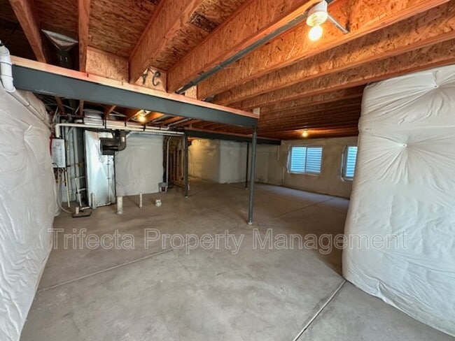 Building Photo - 5403 Vona Dr