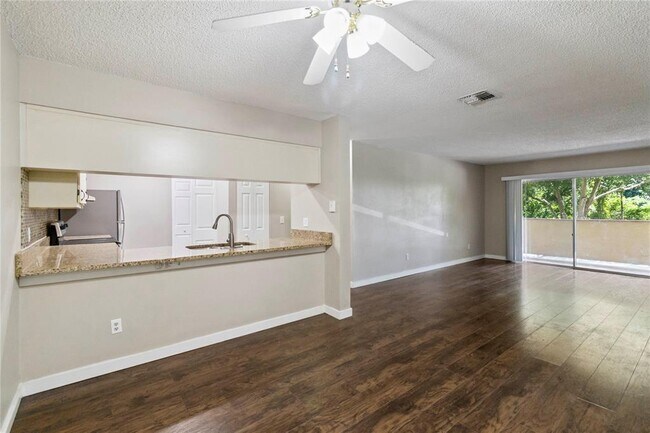 Building Photo - 662 Kenwick Cir