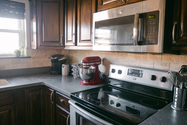 Building Photo - 217 Clearview Pkwy