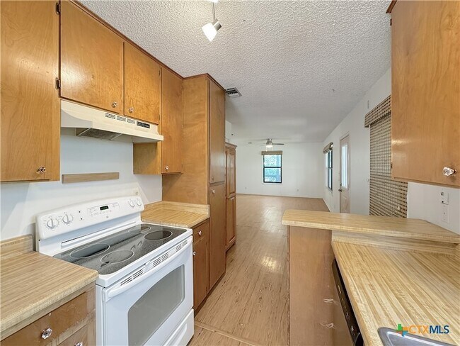 Building Photo - 776 Lookout Dr