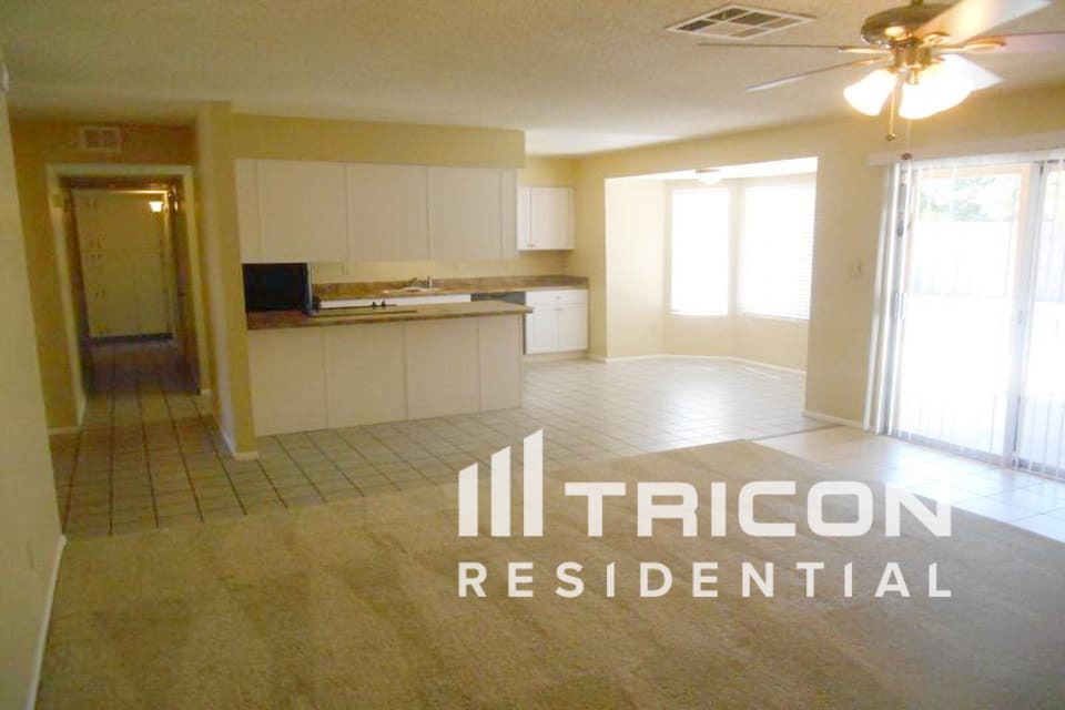 Building Photo - 815 W Palomino Dr