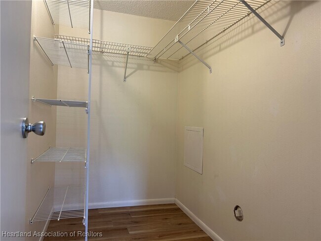 Building Photo - 603 Manor Cir