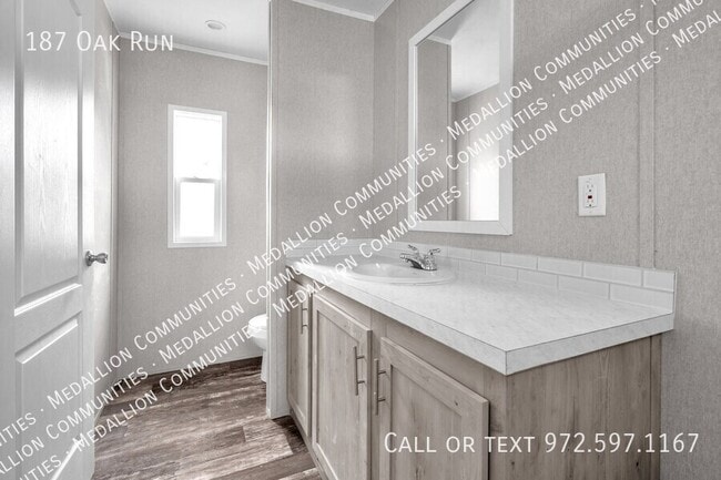 Building Photo - 187 Oak Run