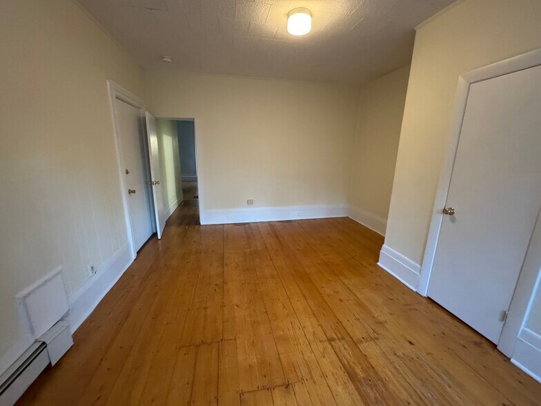 Building Photo - 41 Florence St