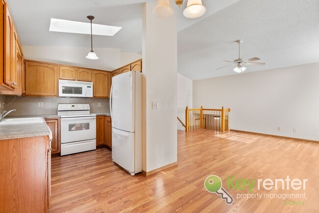 Building Photo - Beautifully Updated 3-Bedroom Bi-Level Home Near Wichita – Cul-de-Sac Location