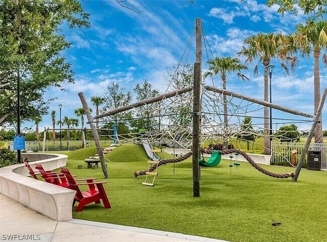 Building Photo - 12180 Wellen Golf St