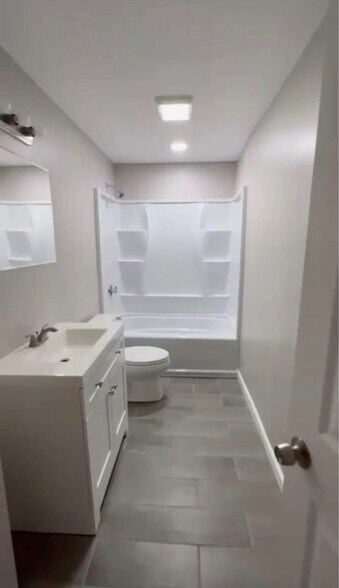 Building Photo - 13 Marion St