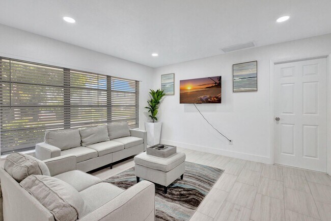 Building Photo - 3837 NE Melba Dr