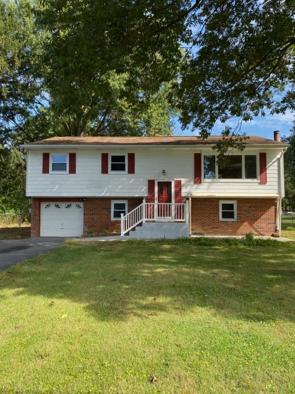 Primary Photo - 438 Linden St