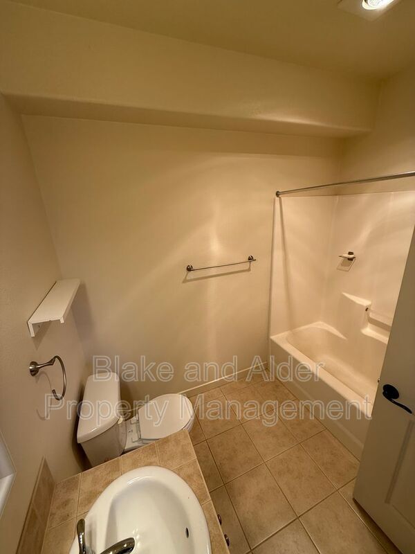 Building Photo - 8758 NE Delamere Way