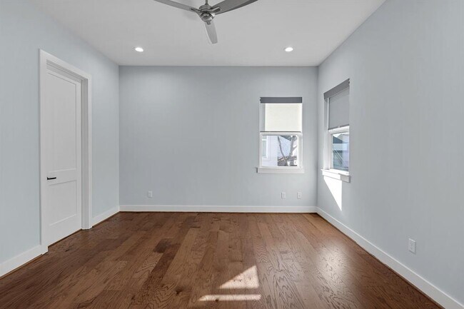 Building Photo - 804 Woodcrest Dr