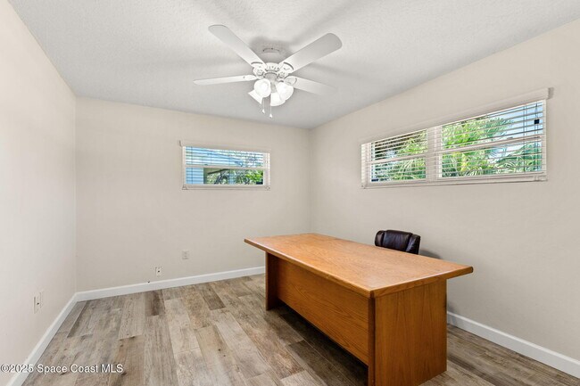 Building Photo - 215 S Robert Way
