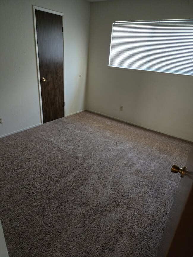 #1 Bedroom - 613 Peartree Dr