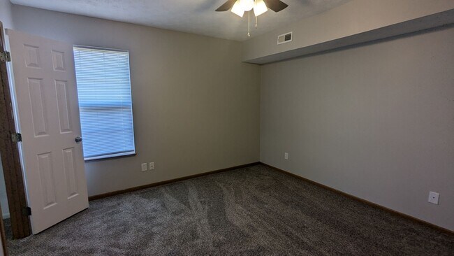 Building Photo - MN Cedar Village (861)