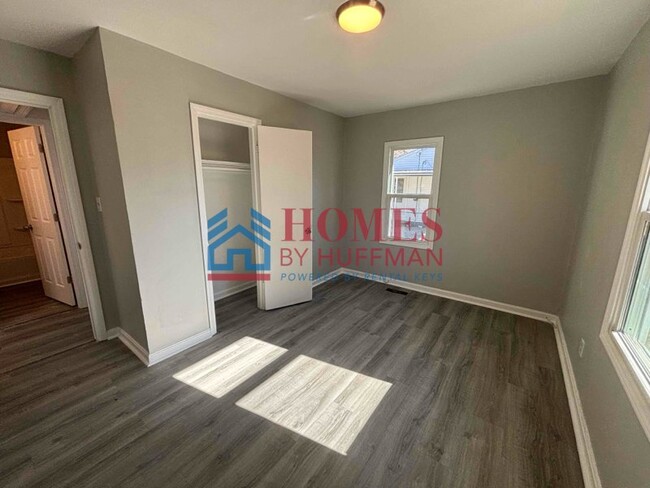 Building Photo - Two Bedroom House | Updated Unit