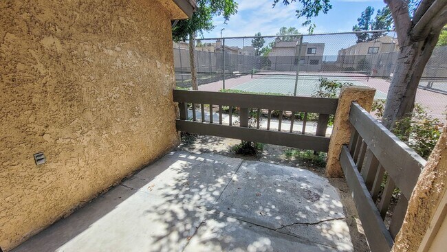 Building Photo - Beautifully Remodeled 3 Bed 3 Bath Townhou...