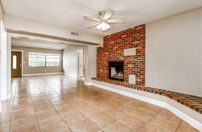 Building Photo - 12783 Pineway Dr